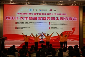 漆強(qiáng)化工員工帶來的舞蹈.jpg