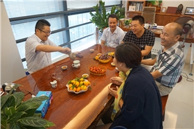 湖南商會(huì)家具協(xié)會(huì)會(huì)長(zhǎng)李祖成先生到訪漆強(qiáng)化工.jpg