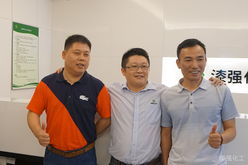 漆強總經(jīng)理張文與富麗圖束總合影（水?。?jpg