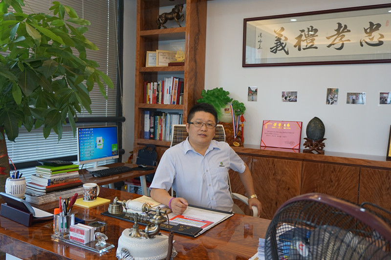 漆強化工家具漆廠家總經(jīng)理張文先生.jpg