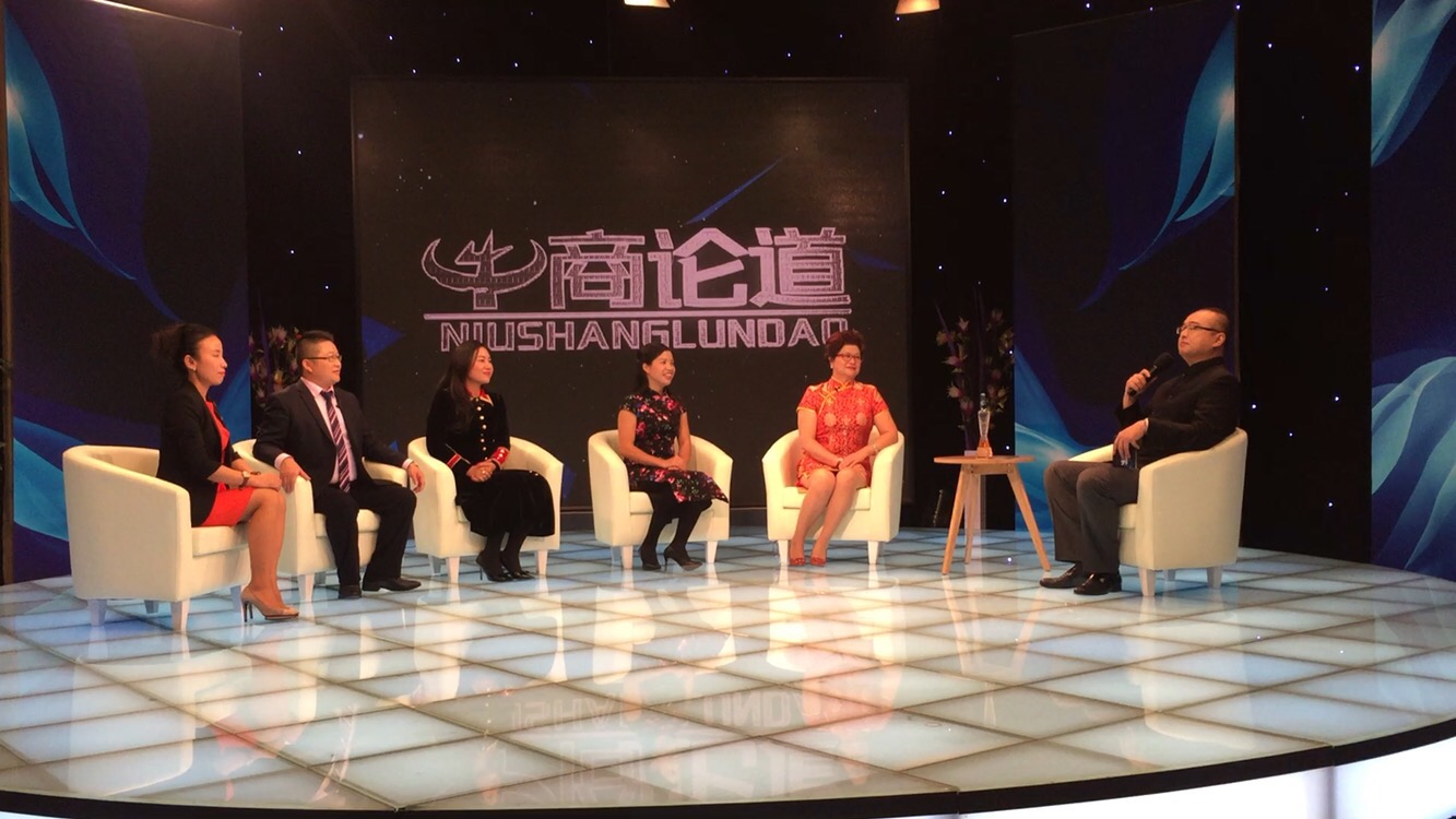 漆強(qiáng)化工總經(jīng)理張文與各位專(zhuān)家 節(jié)目錄制現(xiàn)場(chǎng).jpg